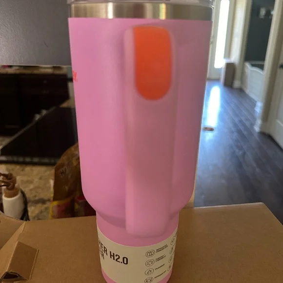 Stanley tumbler - Picture 2 of 3